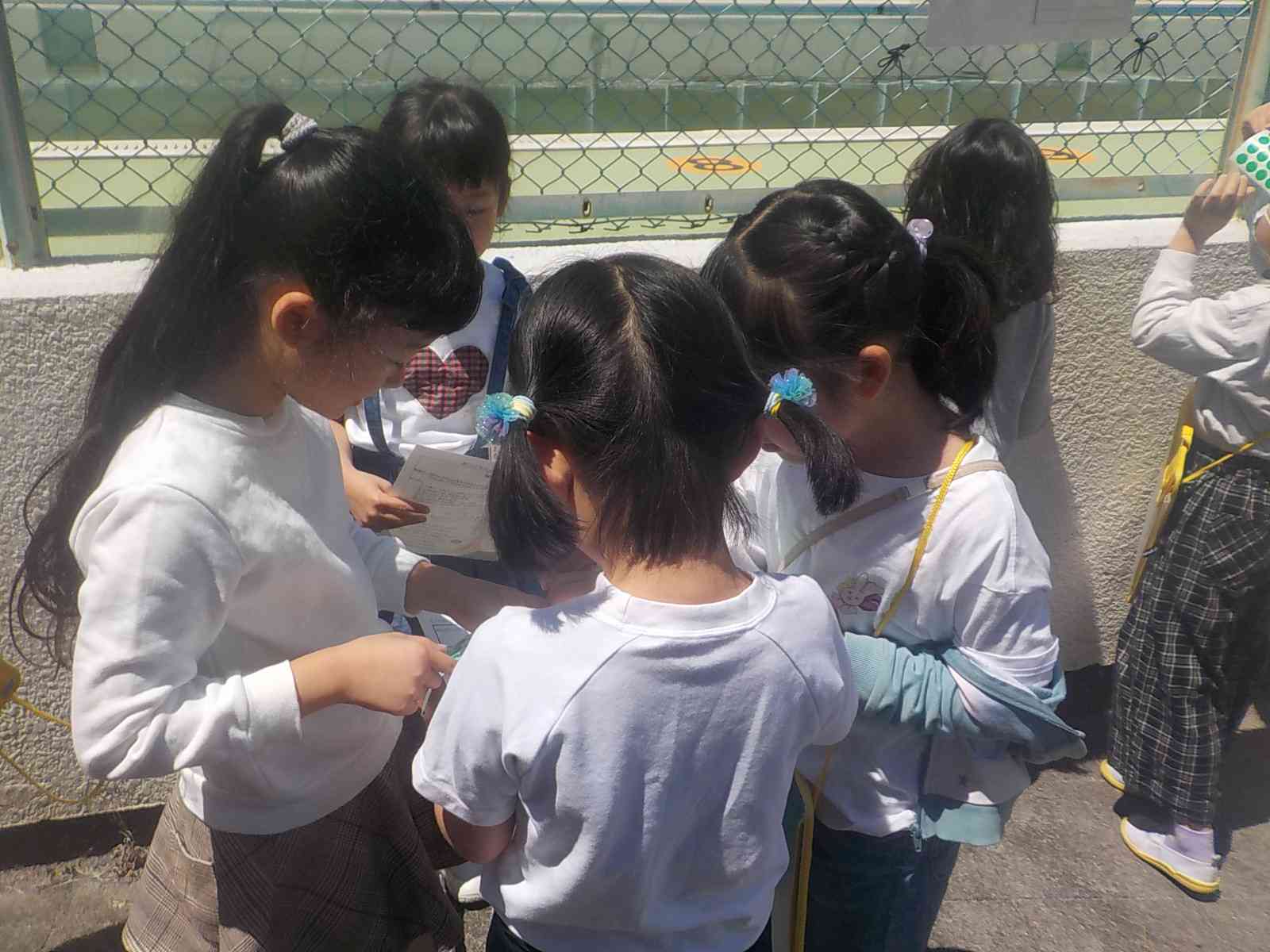 ４