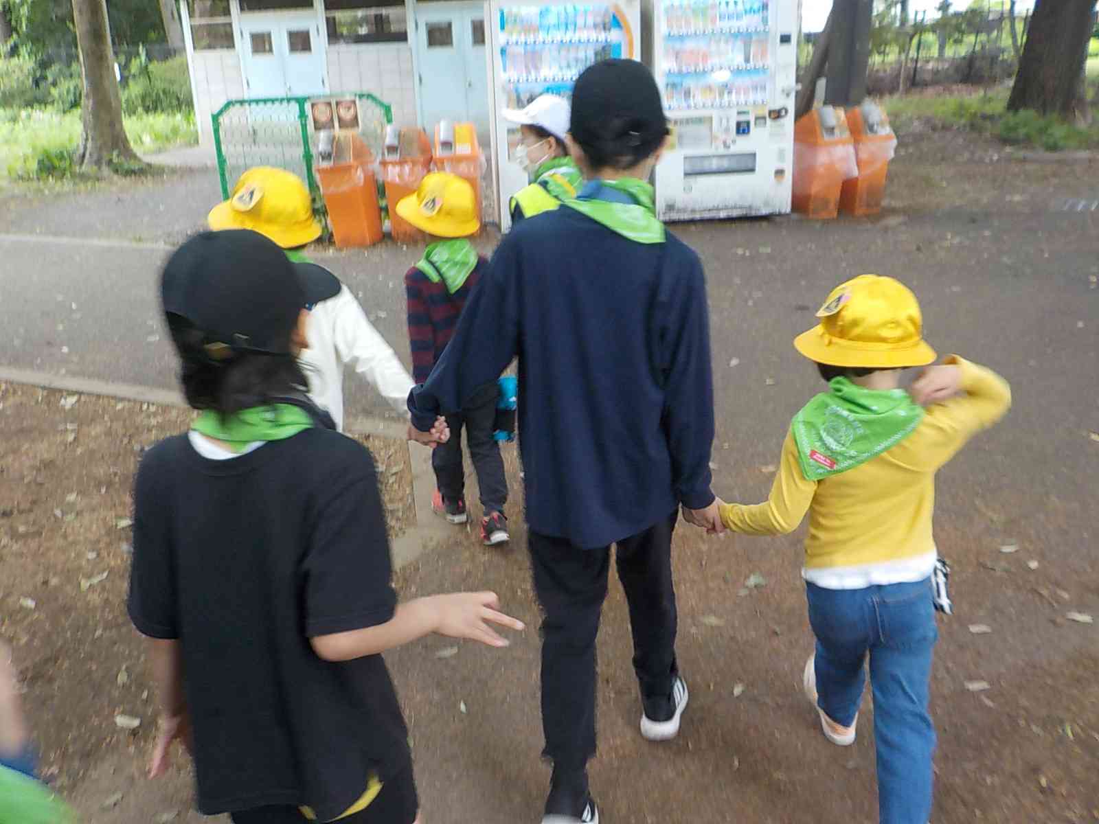 ３