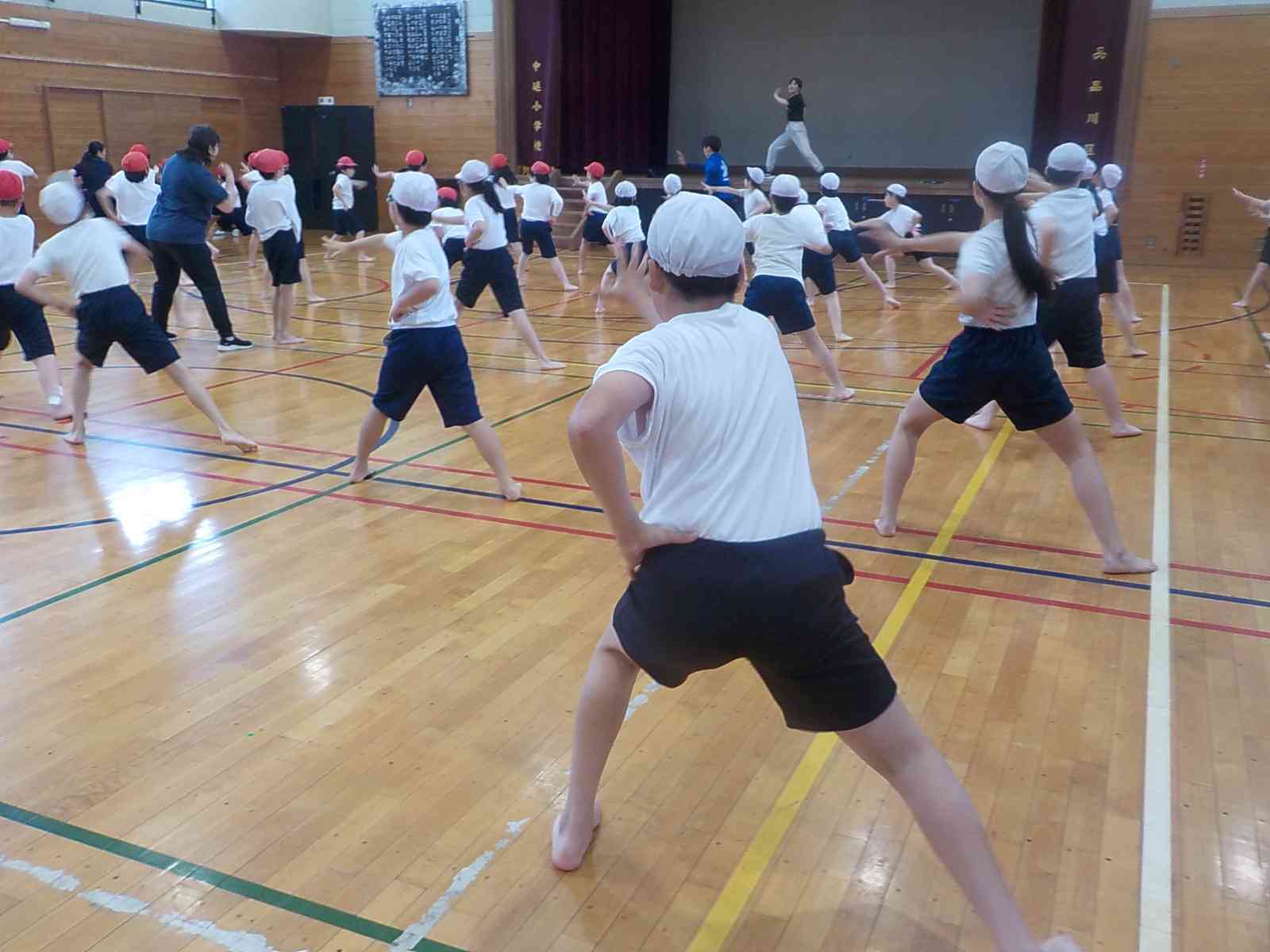 ５